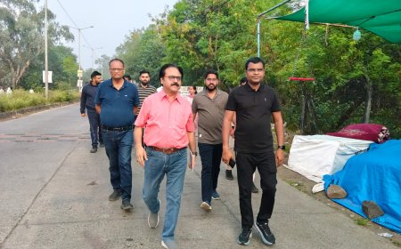 Jabalpur News: सफाई संरक्षकों की उपस्थिति चेक करने खुद तिलहरी पहुंचे निगमायुक्त, 40 की जगह मिले मात्र 13