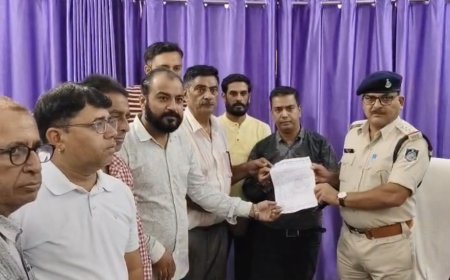 भगवान झूलेलाल पर अभद्र टिप्पणी से सिंधी समाज में आक्रोश, कैंट थाना प्रभारी को सौंपा ज्ञापन