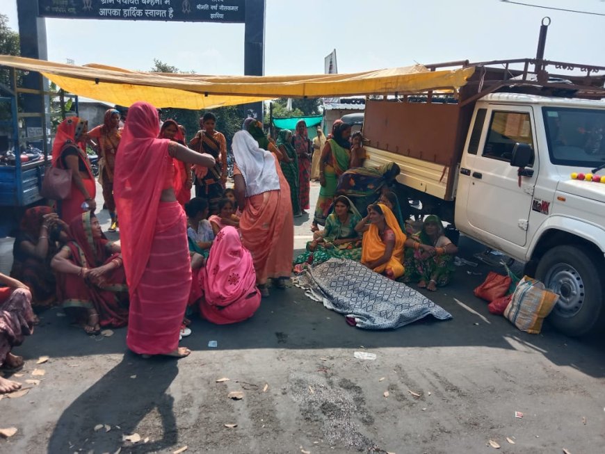 Jabalpur News: ट्रांसफार्मर की अर्थिंग तार में करंट आने से महिला की मौत, ग्रामीणों ने किया चकाजाम