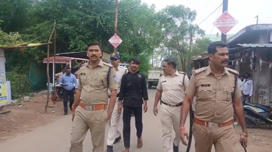 Jabalpur News: शराब दुकान में दनादन बम चलाने वाले गैंग 4141 के गुर्गे को पुलिस ने दबोचा, दो फरार