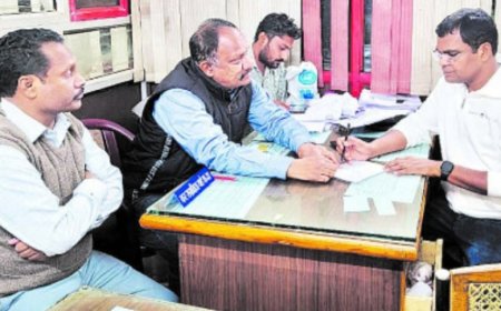 Jabalpur News: एसआईआर की टेंशन, रात 1 बजे तक कलेक्टर-निगमायुक्त रहे फील्ड पर ,टली अर्द्धवार्षिक परीक्षाएं