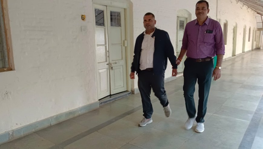 Jabalpur News: संभागीय पेंशन कार्यालय में लोकायुक्त की दबिश, सहायक पेंशन अधिकारी को रिश्वत लेते पकड़ा