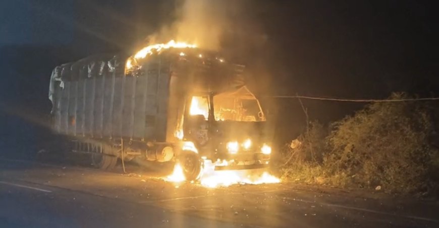 Jabalpur News: खड़े ट्रक के अंदर फटा सिलेंडर, जलकर खाक