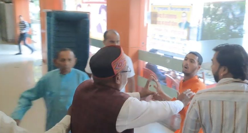 Jabalpur Breaking News: मानस भवन में आयोजित सागाजिक, शैक्षणिक एवं राजनैतिक जन चेतना महासम्मेलन में हंगामा, हाथापाई