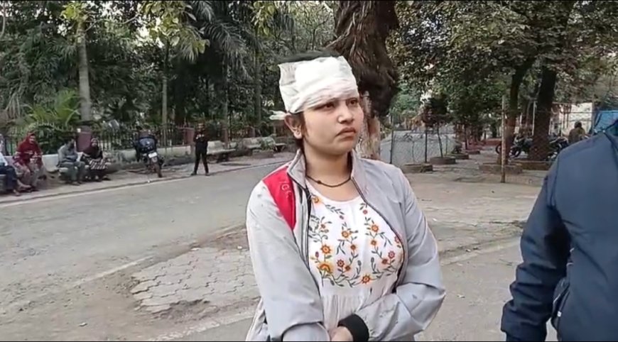 Jabalpur News: खमरिया में बस पलटी, पुलिस ने बस में फंसे यात्रियों को निकाला, एक दर्जन से ज्यादा घायल