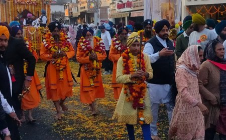 Jabalpur News: नीला घोड़ा बांका जोड़ा हात्थ बिच बाज सजाए ने चलो सिंघो चल दर्शन करिए गुरु गोबिंद सिंह आए ने, गुरु गोबिंद सिंह प्रकाशोत्सव पर निकला भव्य नगर कीर्तन