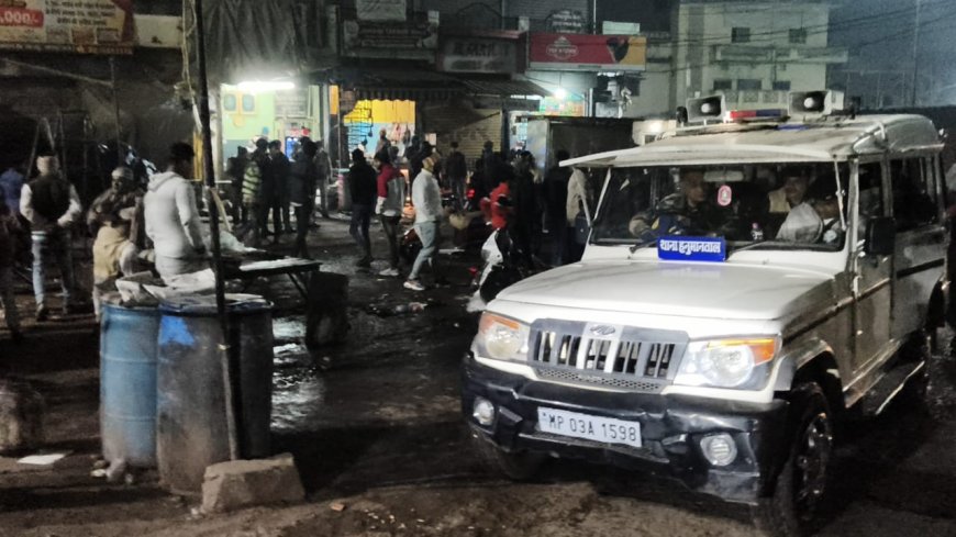 Jabalpur News: रात 11 बजे मंडी मदार टेकरी पहुंचा नगर निगम का अमला, भारी पुलिस बल की मौजूदगी में हटाए अतिक्रमण