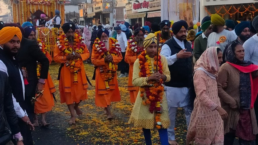 Jabalpur News: नीला घोड़ा बांका जोड़ा हात्थ बिच बाज सजाए ने चलो सिंघो चल दर्शन करिए गुरु गोबिंद सिंह आए ने, गुरु गोबिंद सिंह प्रकाशोत्सव पर निकला भव्य नगर कीर्तन