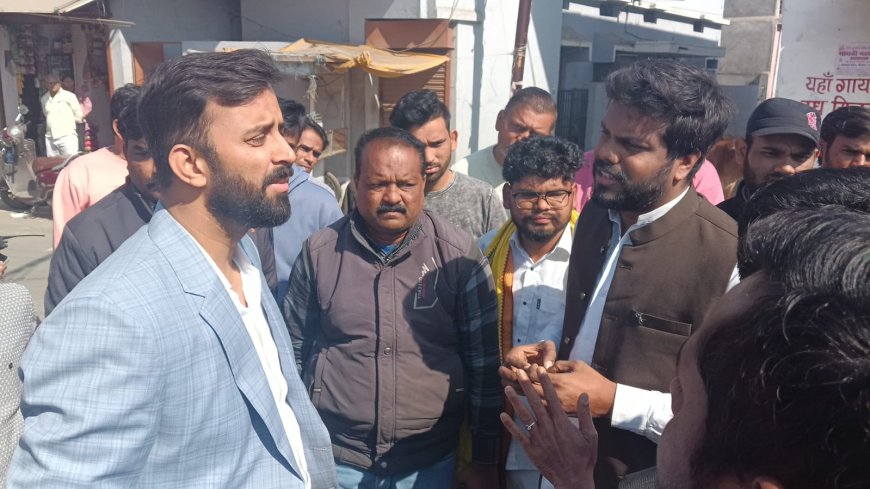 Jabalpur News: सुबह-सुबह हॉस्टल छोड़ सड़क पर आए एकलव्य आवासीय विद्यालय के बच्चे, मचा हड़कंप