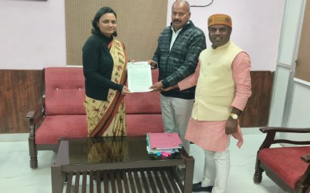 Jabalpur News: करौंदी के सीमांकन से हड़कंप, DEO से मिले पूर्व बोर्ड मेंबर यादव, सौंपें दस्तावेज