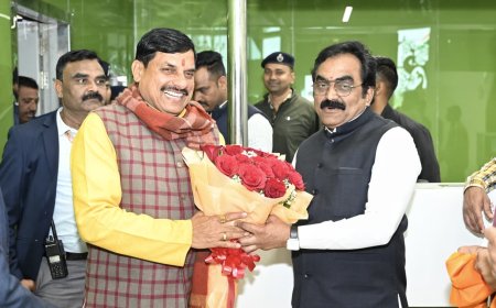 Jabalpur News: मुख्यमंत्री डॉ. यादव पहुंचे जबलपुर, डुमना विमानतल पर मंत्री राकेश सिंह सहित भाजपा नेताओं ने किया स्वागत