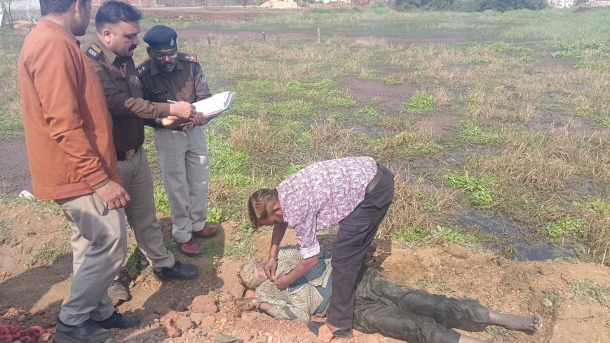 Jabalpur News: गोबर के दलदल में मिला बुजुर्ग का शव, मची सनसनी
