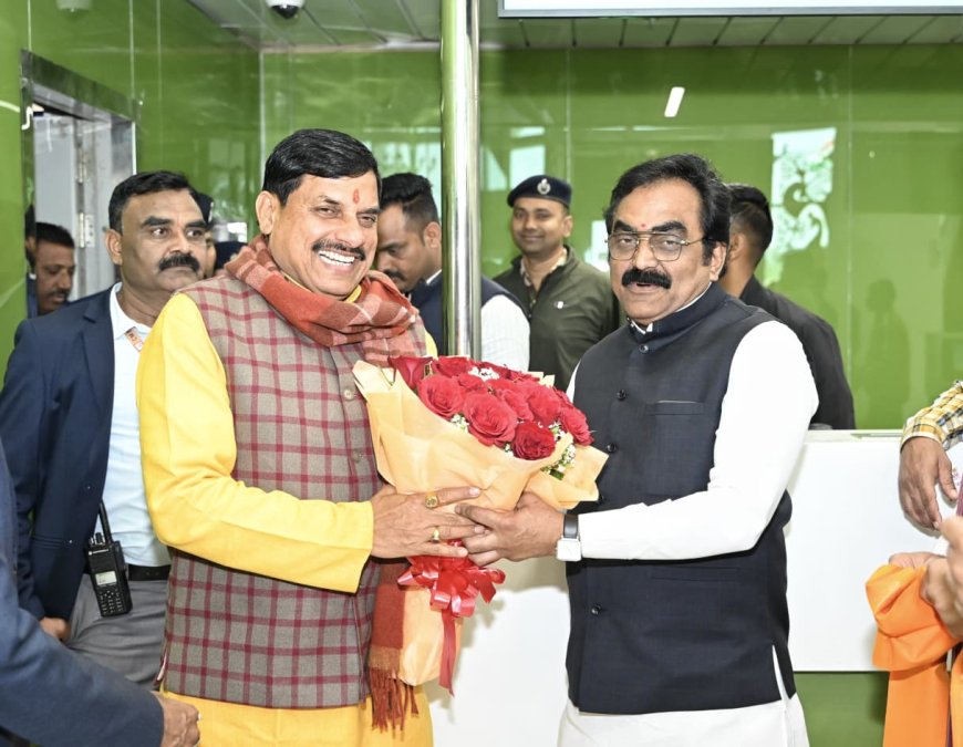 Jabalpur News: मुख्यमंत्री डॉ. यादव पहुंचे जबलपुर, डुमना विमानतल पर मंत्री राकेश सिंह सहित भाजपा नेताओं ने किया स्वागत