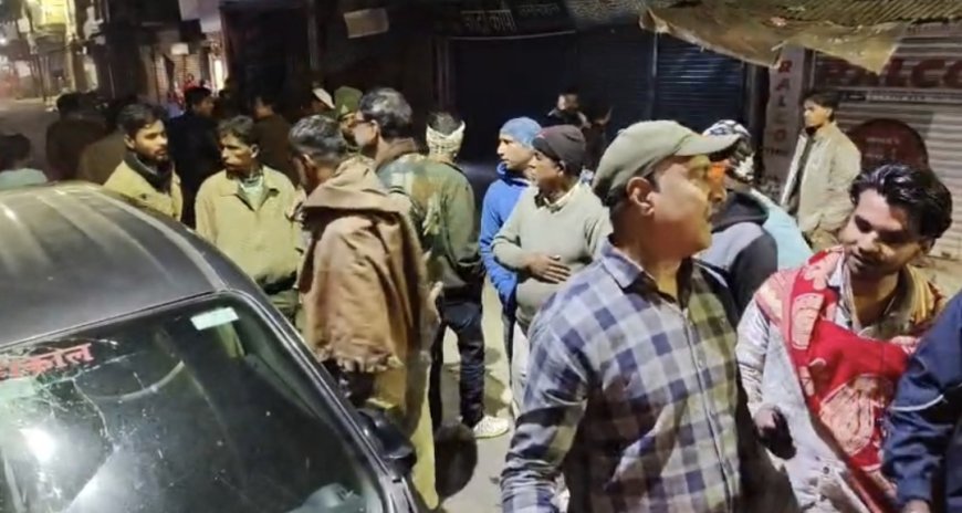 Jabalpur News: बेलबाग तिराहे के पास अनियंत्रित होकर तेज रफ्तार कार बिजली पोल से टकराई, तीन घायल