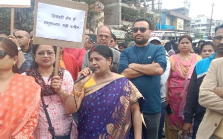 Jabalpur News: शराब दुकानों के विरोध में तिलहरी में फिर महिलाएं उतरी सड़क पर, कई किलोमीटर लंबा लगा जाम