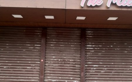 Jabalpur News: कैंट बोर्ड की बड़ी कार्यवाही, टैक्स बकाया के चलते मधु कलश स्वीट्स किया सील, रांझी के एक लाॅज में लगाया ताला