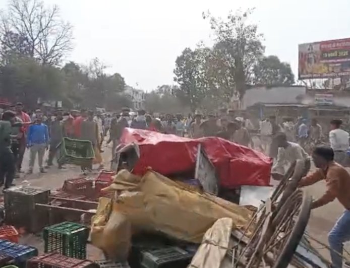 Jabalpur News: ड्रोन के पहरे में हुई नवाज, सिहोरा में हिंदूवादी संगठनों का प्रदर्शन, बेकाबू भीड़ को पुलिस ने खदेड़ा, 49 गिरफ्तार