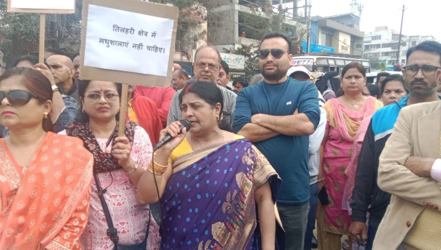 Jabalpur News: शराब दुकानों के विरोध में तिलहरी में फिर महिलाएं उतरी सड़क पर, कई किलोमीटर लंबा लगा जाम