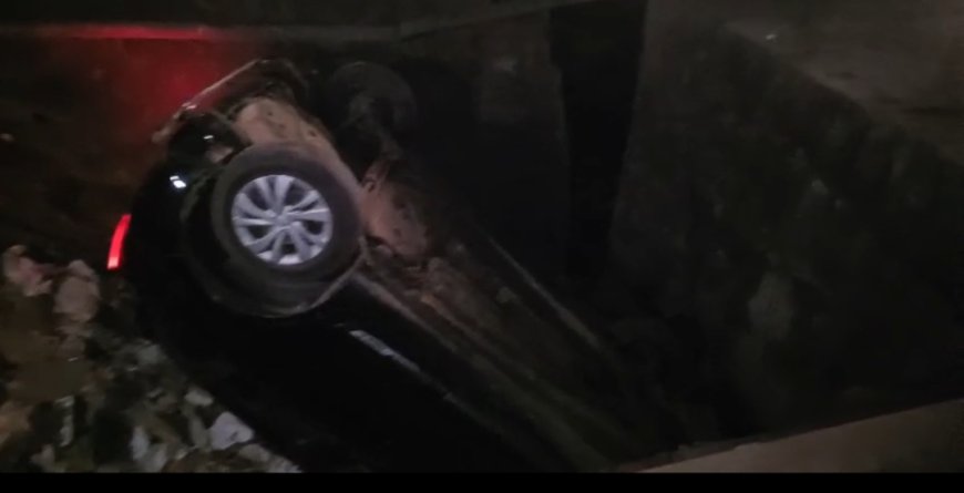 Jabalpur News: गोहलपुर थाने के पास देर रात पुल के नीचे नाले में गिरी कार, चालक व साथी मौके से फरार