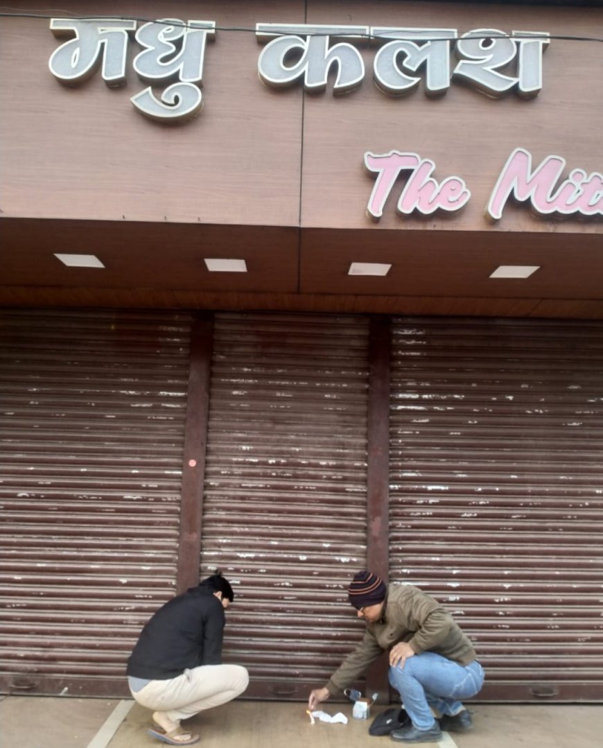 Jabalpur News: कैंट बोर्ड की बड़ी कार्यवाही, टैक्स बकाया के चलते मधु कलश स्वीट्स किया सील, रांझी के एक लाॅज में लगाया ताला