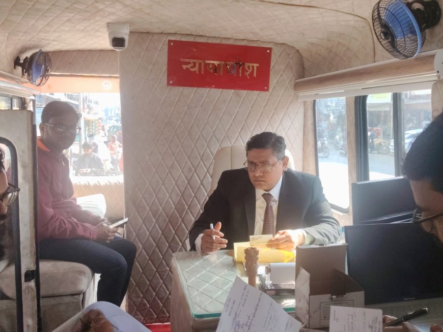 Jabalpur News: न्यायाधीश के साथ रांझी पहुंचा चलित न्यायालय वाहन, ट्रेफिक नियमों का उल्लंघन पर कटे चालान