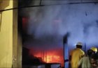 Jabalpur News: गुरंदी बाजार में रात डेढ़ बजे लगी  अगरबत्ती दुकान में भीषण आग, लाखों का माल खाक