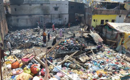 Jabalpur News: तड़के 4 बजे गुजराती कॉलोनी में लगी भीषण आग,आधा घंटा में जले कई झोपड़ियां