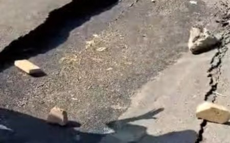 Jabalpur News: हल्की बारिश में धंस गई सड़क, नर्मदा रोड़ पर री-स्टोरेशन बना जानलेवा