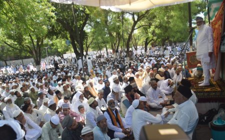 Jabalpur News: ईदगाह में हजारों मुस्लिमों ने अदा की ईद-उल-फ़ित्र की नमाज़