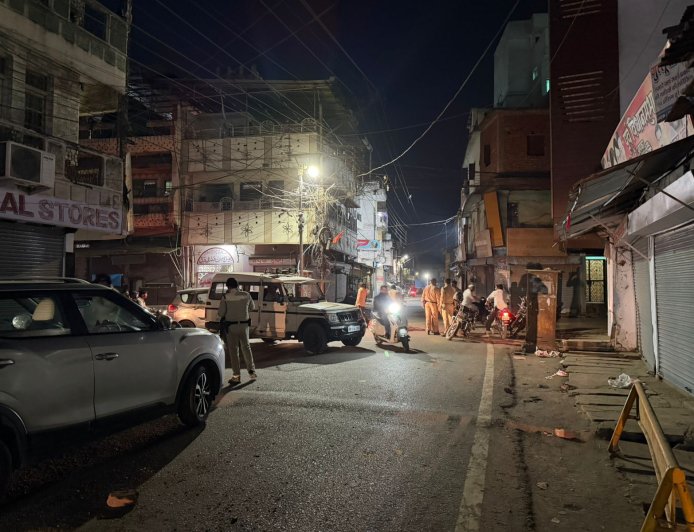 Jabalpur Breaking News: छोटी ओमती में आपसी दो गुटीय टकराव, जमकर चले पत्थर, गोली चलने की चर्चा