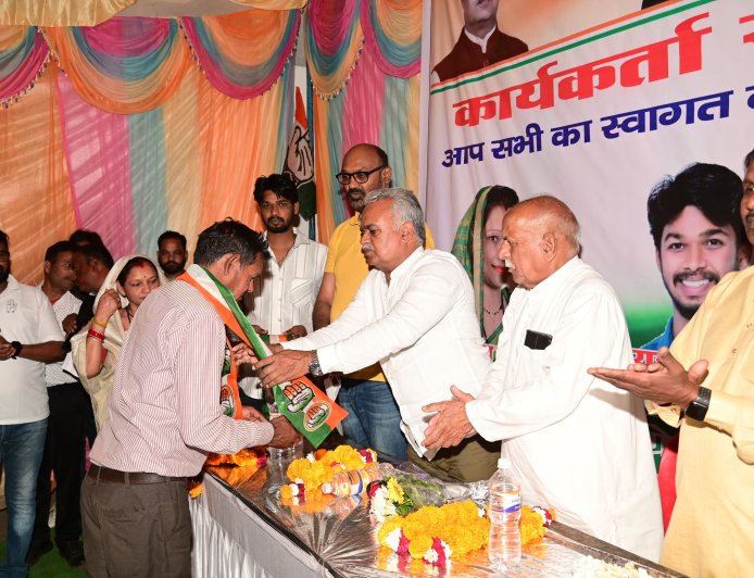 Jabalpur News: कार्यकर्ता सम्मेलन में बीजेपी कार्यकर्ताओं ने थामा कांग्रेस का दामन, रानी लक्ष्मी बाई वार्ड कांग्रेस को मजबूत करने पर जोर