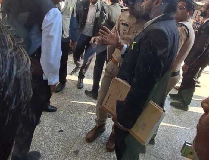 Jabalpur News: जिला सत्र न्यायालय में धमाके से मचा हड़कंप, जांच में जुटा सुरक्षा अमला