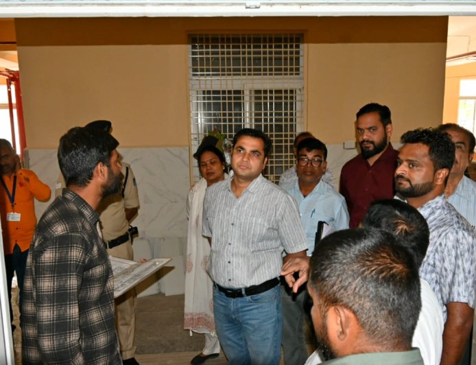 Jabalpur News: रांझी सिविल अस्पताल का एक्सटेंशन भवन का जल्द होगा लोकार्पण, कलेक्‍टर सिंह ने किया निरीक्षण