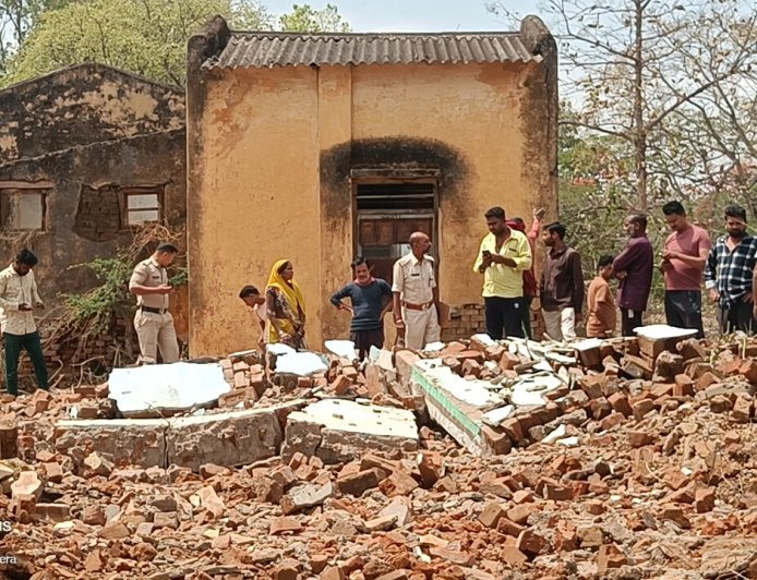 Jabalpur Breaking News: सिंचाई विभाग के खंडहर से ईंट निकलते मजदूर पर गिरी दीवार,मौत