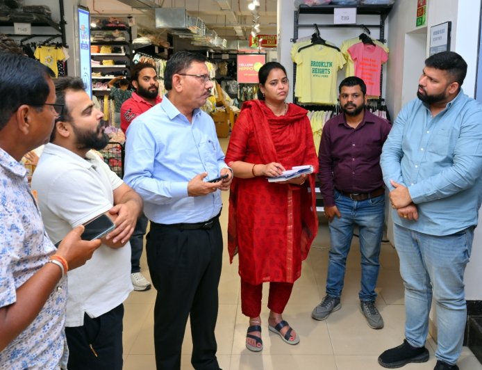 Jabalpur News: विशाल मेगा मार्ट पर नगर निगम की बड़ी कार्रवाई, 1 लाख का जुर्माना