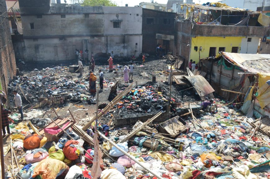 Jabalpur News: तड़के 4 बजे गुजराती कॉलोनी में लगी भीषण आग,आधा घंटा में जले कई झोपड़ियां