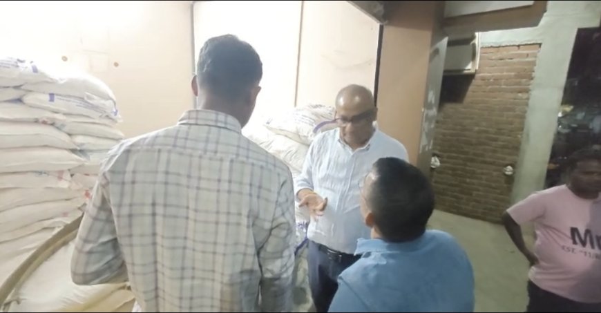 Jabalpur News: डाॅक्टर के घर में मिला आंगनवाड़ी के बच्चों का पोषण आहार का स्टाक, तहसीलदार की उपस्थिति में टीम ने जप्त की 140 बोरी