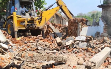 Jabalpur News: गौर रज्जाक डेरी के समीप सरकारी जमीन पर बनाई जा रही मस्जिद के अवैध हिस्से को ढहाया गया