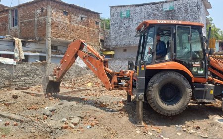 Jabalpur Cantt News: पीरजी कंपाउंड में चला बुलडोजर, कैंट बोर्ड - रक्षा संपदा की संयुक्त कार्रवाई