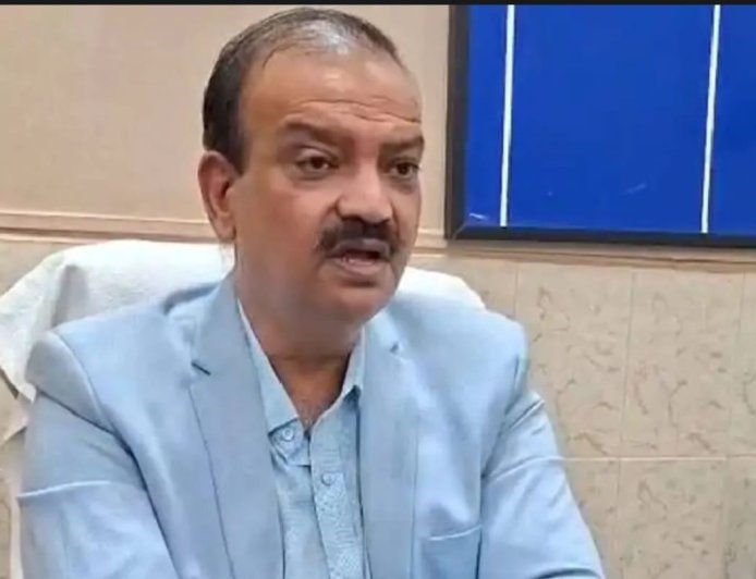 Jabalpur News: कलेक्टर ने मुख्य चिकित्सा एवं स्वास्थ्य अधिकारी का अतिरिक्त प्रभार डॉ.कोठारी को सौंपा