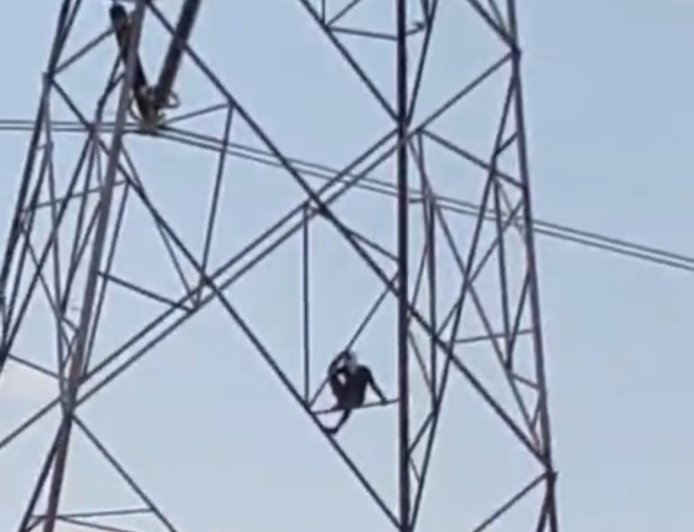 Jabalpur News: प्रेमिका से शादी करने की जिद में मैहर से आया प्रेमी, बात नहीं बनी तो चढ़ गया हाईटेंशन लाइन टाॅवर में