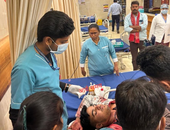 Jabalpur News: पारिवारिक कार्यक्रम में घुस आए हमलावरों ने चलाई दनादन गोलियां, एक युवक घायल