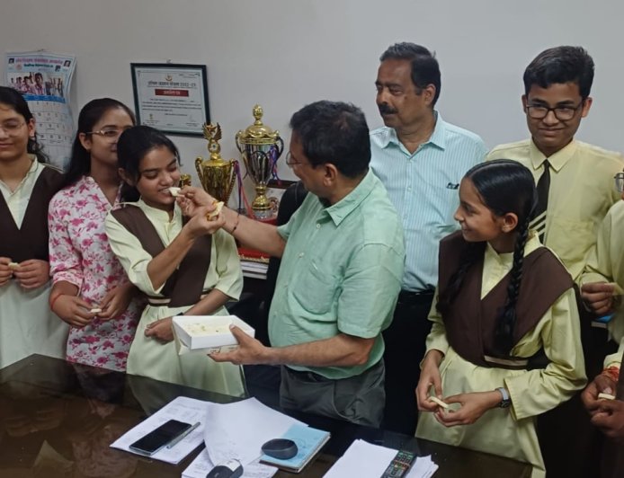 Jabalpur News: बोर्ड परीक्षाओं के रिजल्ट में बेटियों ने एक बार फिर बाजी मारी