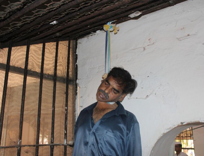 Jabalpur Breaking News: सेंट्रल जेल अस्पताल में बंदी फांसी के फंदे से लटकता मिला, जांच में जुटा प्रशासन