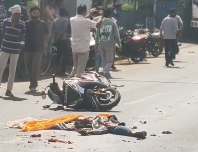 Jabalpur News: पाटन में युवक को तेज रफ्तार ट्रक ने रौंदा, पहिए में फंसे स्कूटर सवार को काफी दूर तक घसीटा