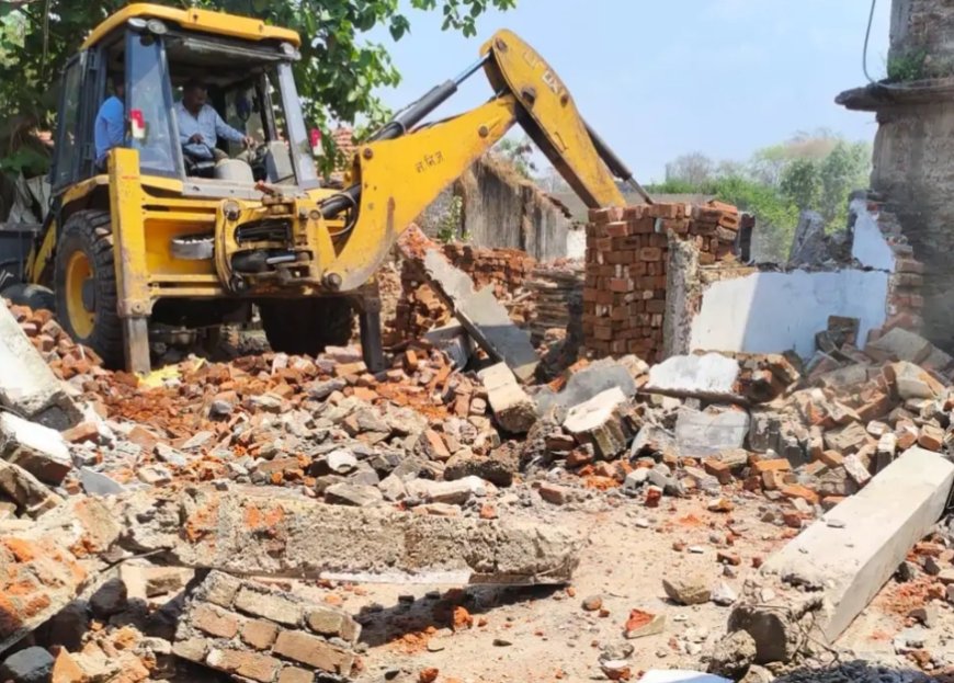 Jabalpur News: गौर रज्जाक डेरी के समीप सरकारी जमीन पर बनाई जा रही मस्जिद के अवैध हिस्से को ढहाया गया