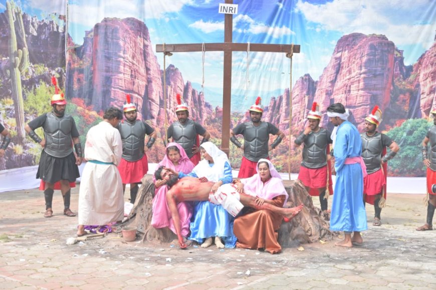 Jabalpur News: गुड फ्राइडे पर होली ट्रिनिटी चर्च में प्रभु येसु की क्रूस की दुख:मयी यात्रा का हुआ सजीव मंचन