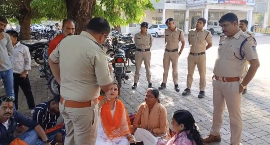 Jabalpur News: सीएसपी रांझी को ज्ञापन देने पहुंची महिला नेत्री की खमरिया थाना प्रभारी से हुई कहासुनी, सीएसपी बोले महिला पर भी दर्ज है कई प्रकरण