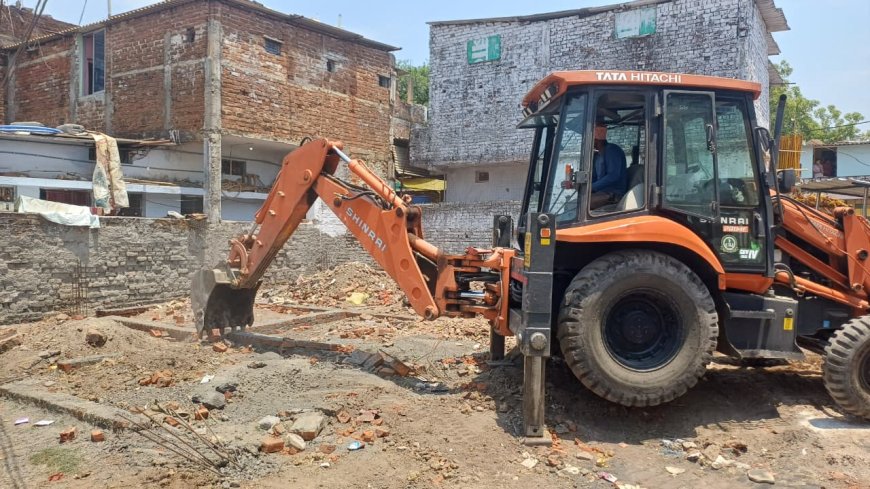 Jabalpur Cantt News: पीरजी कंपाउंड में चला बुलडोजर, कैंट बोर्ड - रक्षा संपदा की संयुक्त कार्रवाई