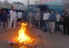 Jabalpur News: रांझी बड़ा पत्थर में शराब दुकान का विरोध, कांग्रेस ने जलाया पुतला